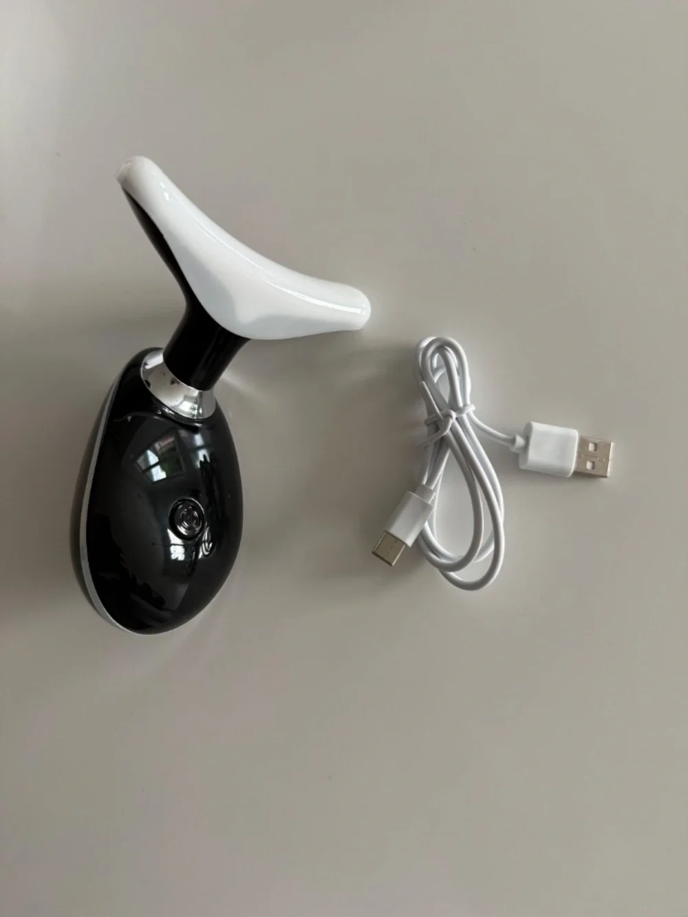 Intense Pulsed Light Wrinkle Reducing Instrument ES-1081 with USB charging cable